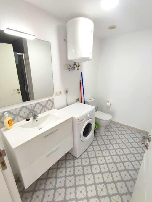 Apartament Near The Ocean In Playa San Juan Екстериор снимка