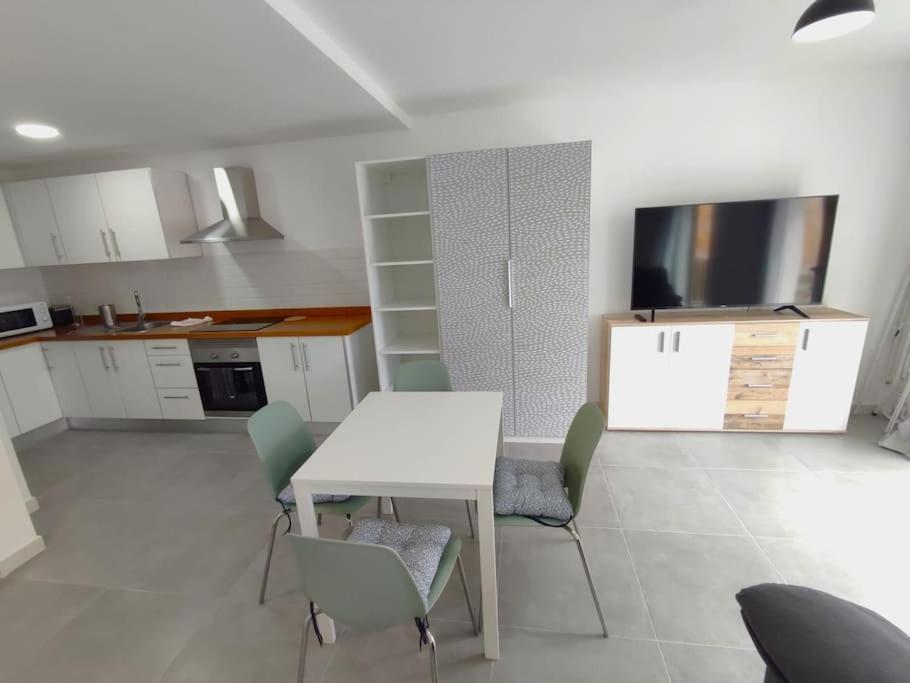 Apartament Near The Ocean In Playa San Juan Екстериор снимка
